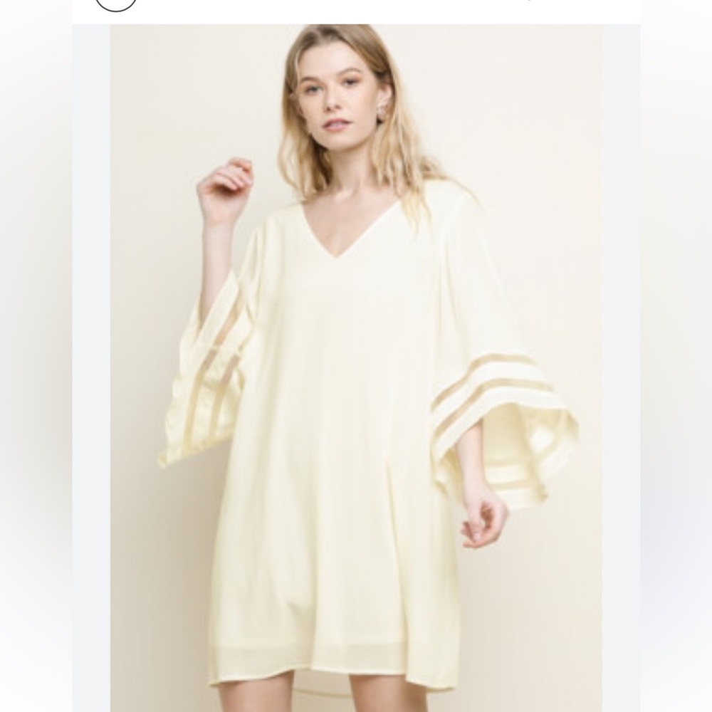 Elegant UMGRE Ivory Dress with Flared Sleeves